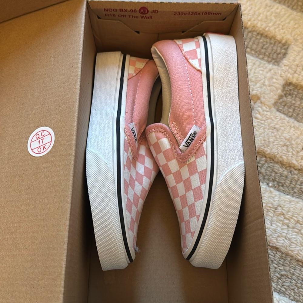 New in box Pink checkered Van Slip-on Size 11
